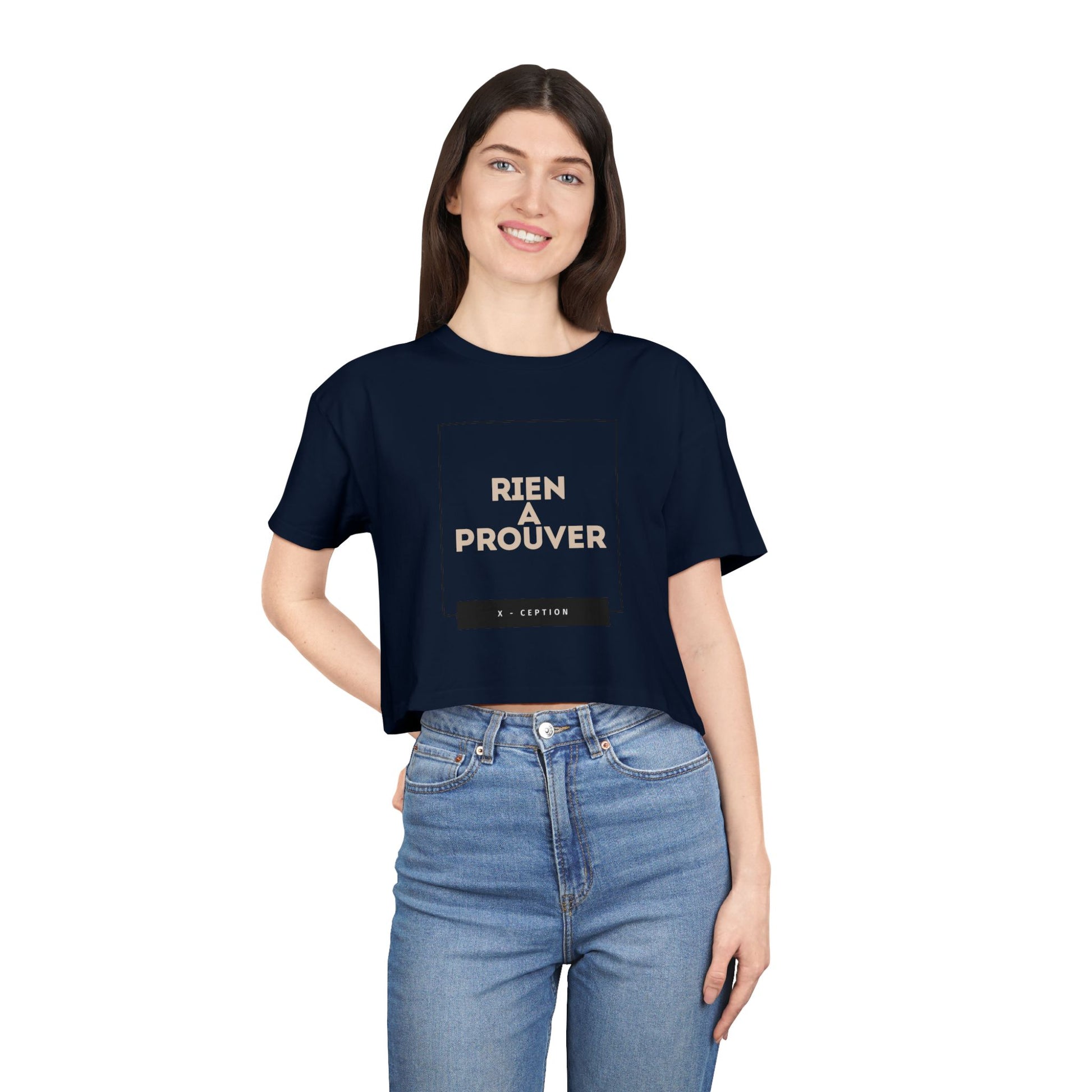 T-shirt court chic X-CEPTION pour femme, design tendance, mode quotidienne, tenue décontractée, style urbain, cadeau pour elle, essentiel pour l'été
