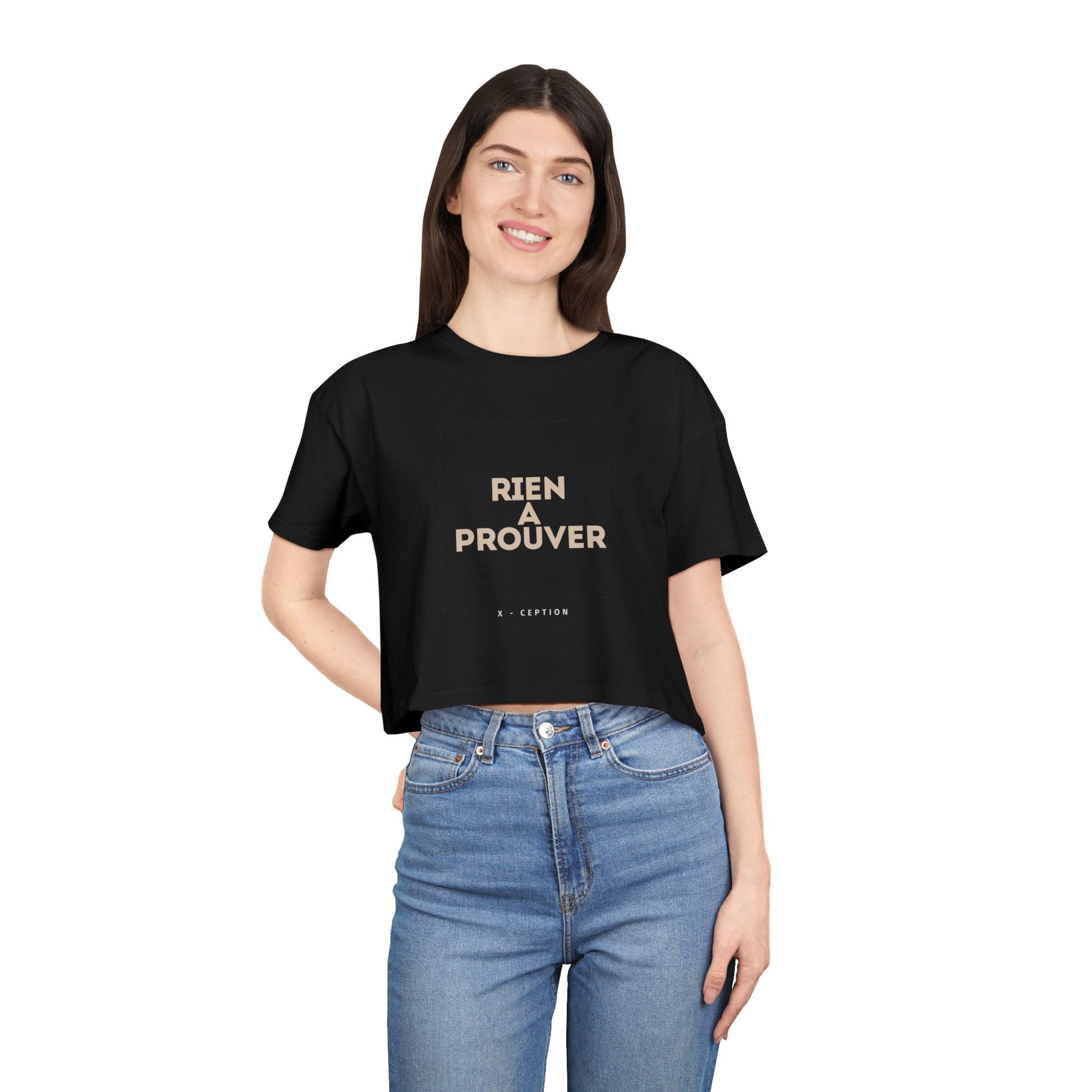 T-shirt court chic X-CEPTION pour femme, design tendance, mode quotidienne, tenue décontractée, style urbain, cadeau pour elle, essentiel pour l'été