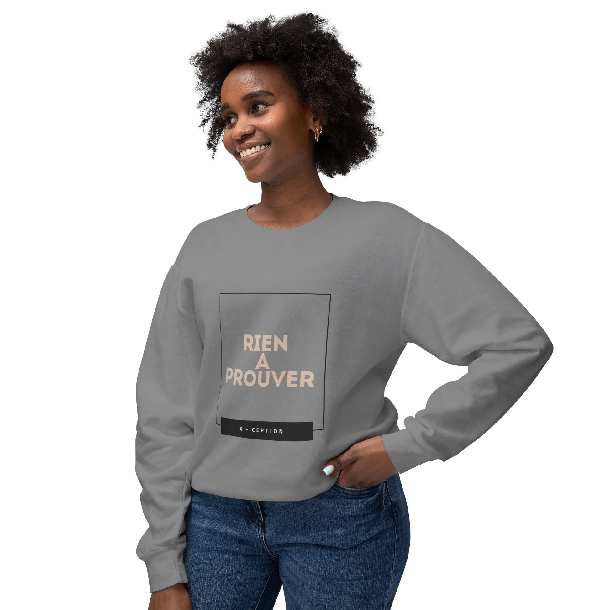 Sweat-shirt ras du cou léger unisexe X-CEPTION au design minimaliste, idéal au quotidien, idéal pour les temps frais et tendance.