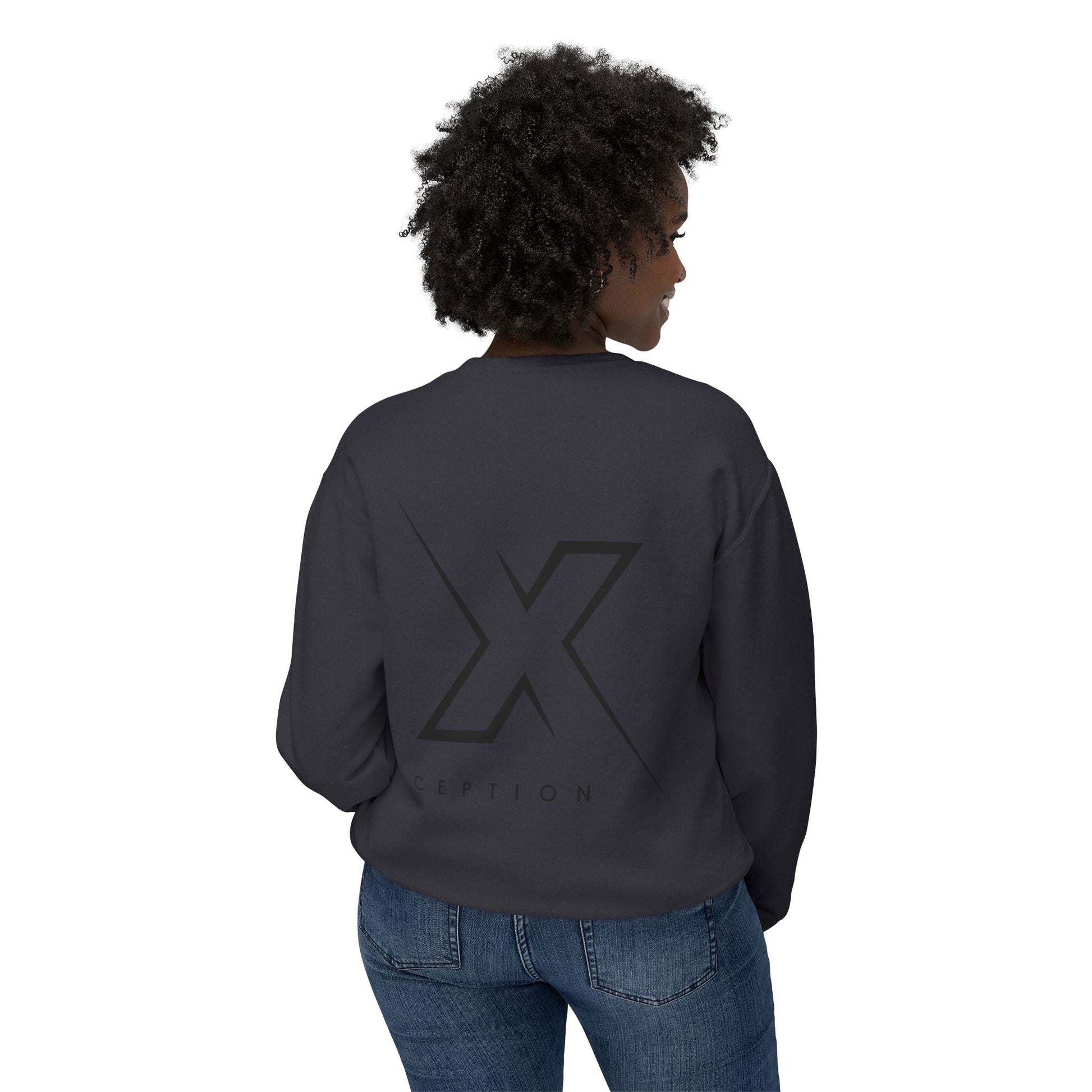Sweat-shirt ras du cou léger unisexe X-CEPTION au design minimaliste, idéal au quotidien, idéal pour les temps frais et tendance.