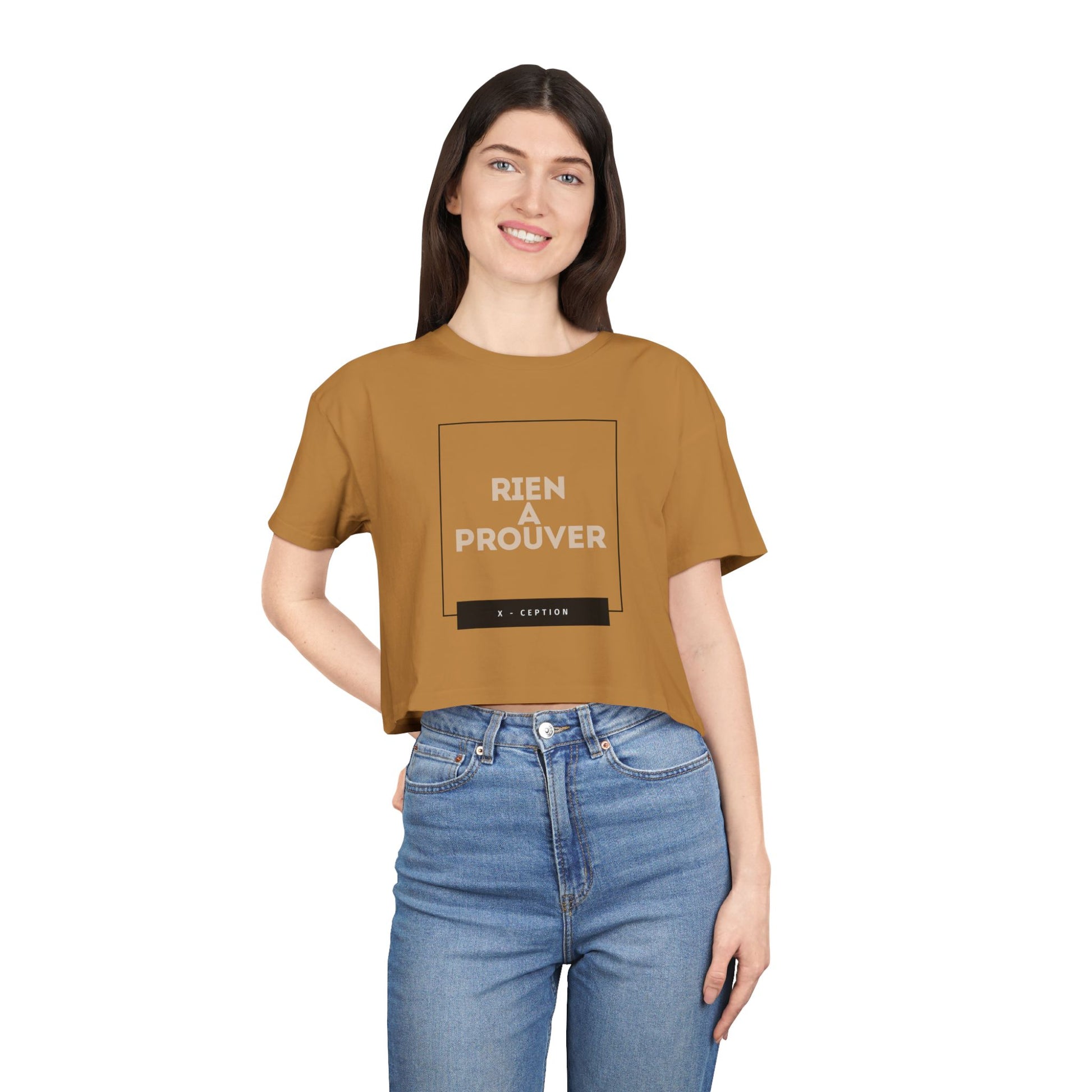 T-shirt court chic X-CEPTION pour femme, design tendance, mode quotidienne, tenue décontractée, style urbain, cadeau pour elle, essentiel pour l'été