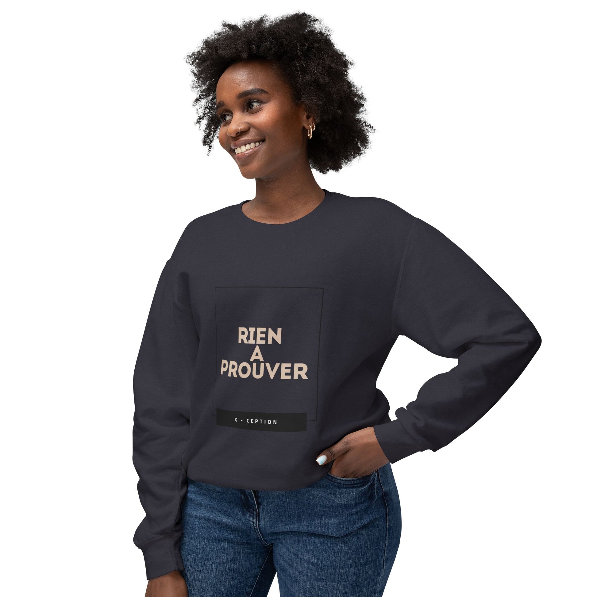 Sweat-shirt ras du cou léger unisexe X-CEPTION au design minimaliste, idéal au quotidien, idéal pour les temps frais et tendance.