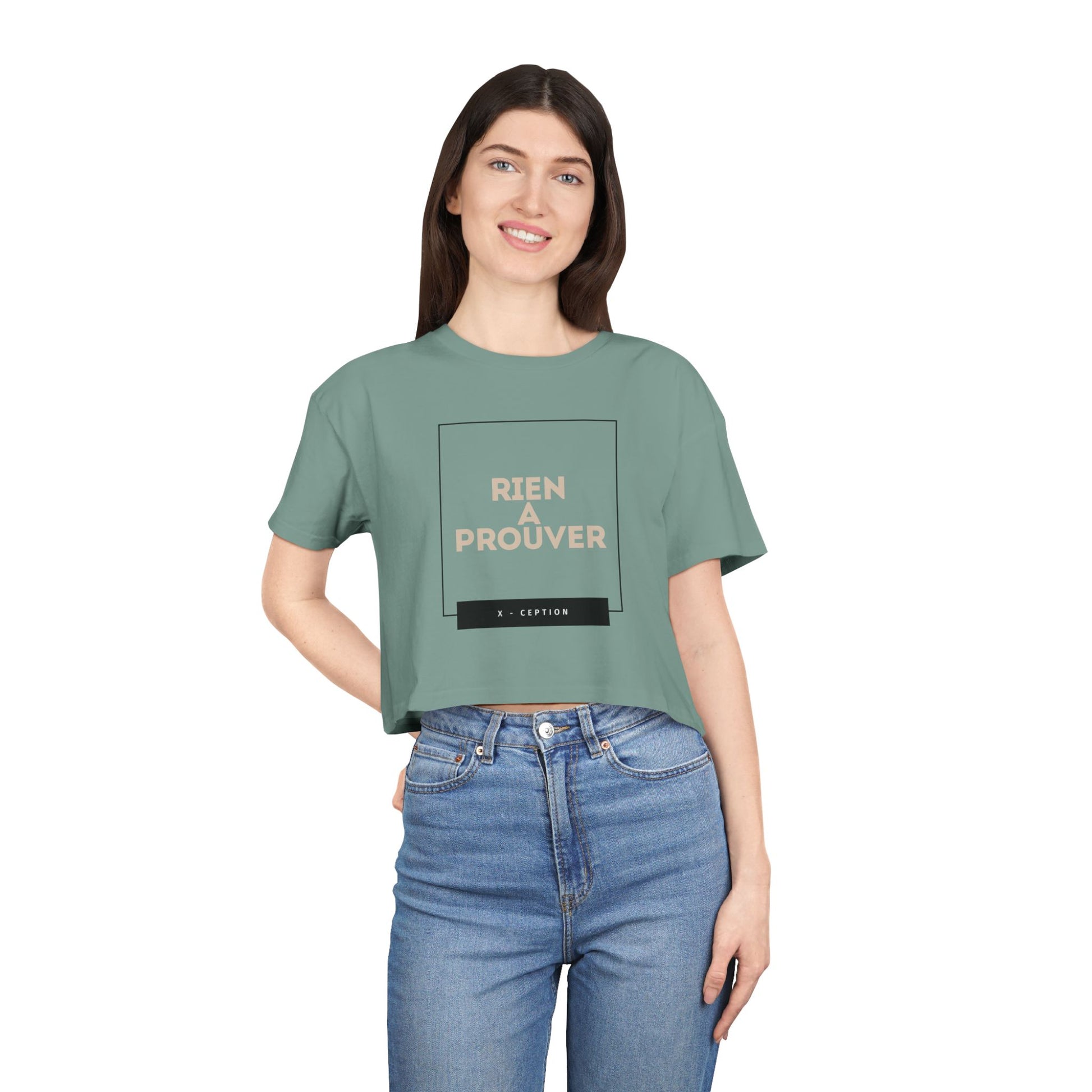 T-shirt court chic X-CEPTION pour femme, design tendance, mode quotidienne, tenue décontractée, style urbain, cadeau pour elle, essentiel pour l'été
