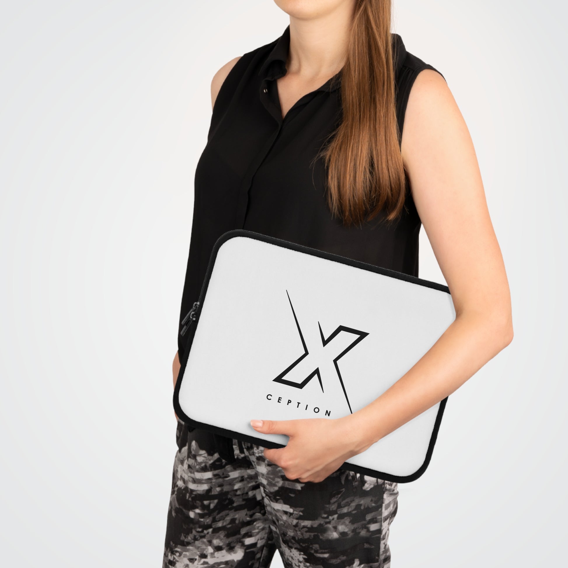 Housse pour ordinateur portable X-CEPTION : style et protection, accessoire technologique, design personnalisé, cadeau pour étudiants, décoration minimaliste