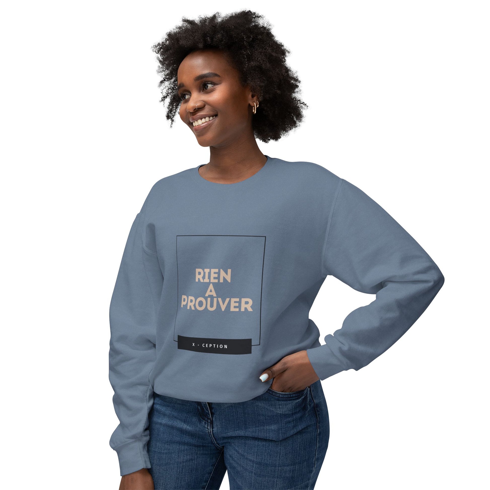 Sweat-shirt ras du cou léger unisexe X-CEPTION au design minimaliste, idéal au quotidien, idéal pour les temps frais et tendance.