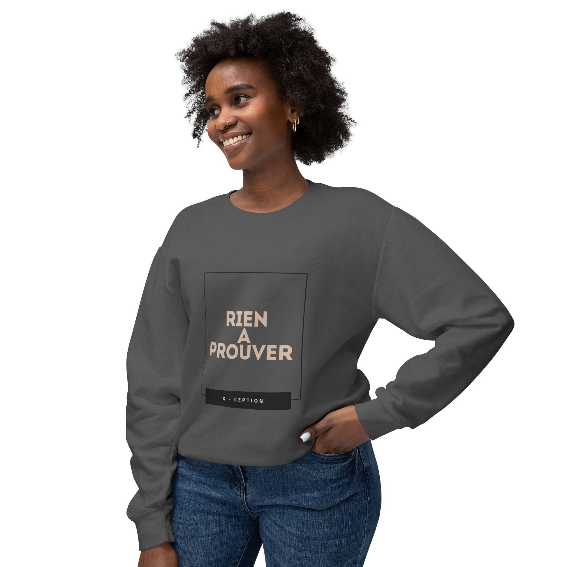 Sweat-shirt ras du cou léger unisexe X-CEPTION au design minimaliste, idéal au quotidien, idéal pour les temps frais et tendance.